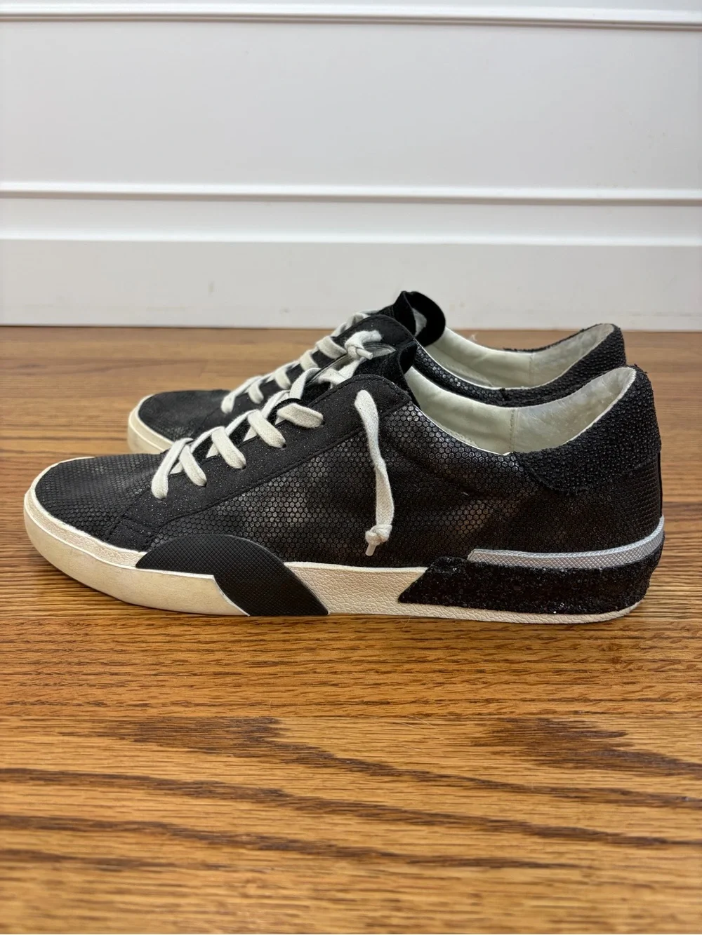 Dolce Vita Zina Sneakers Onyx Embossed Leather (11)